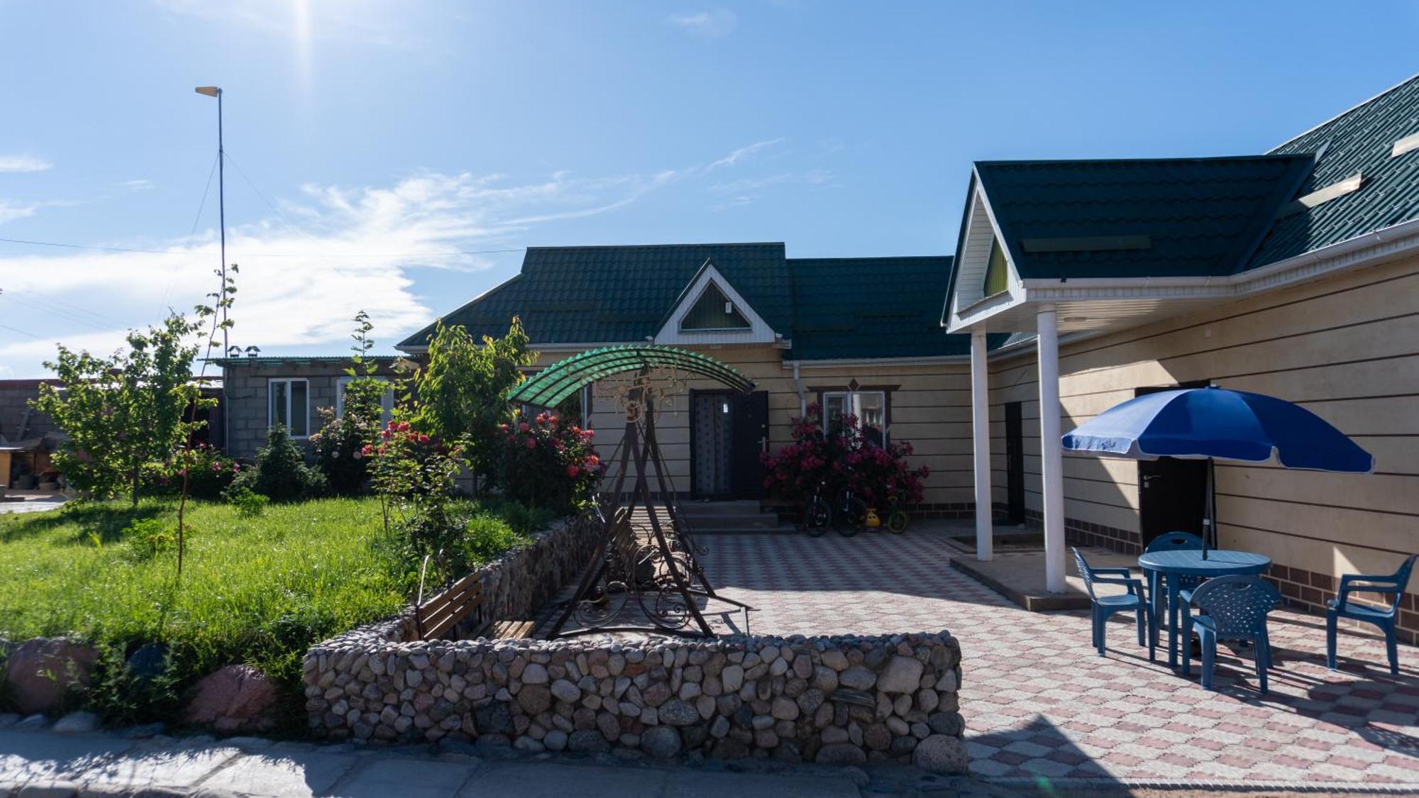 Svetlana Guest House Bokonbayevo Exteriör bild