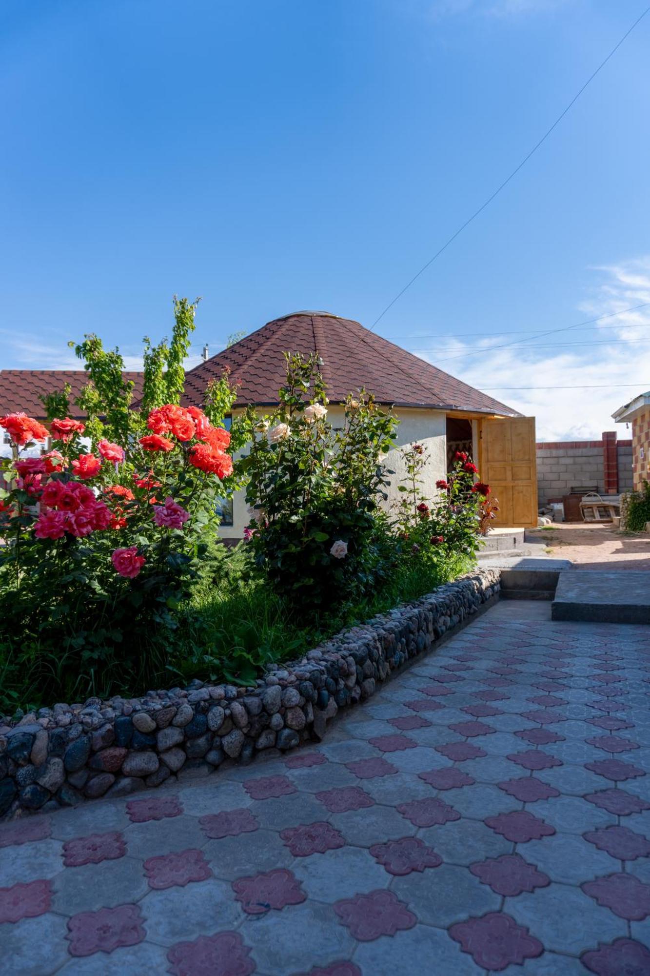 Svetlana Guest House Bokonbayevo Exteriör bild
