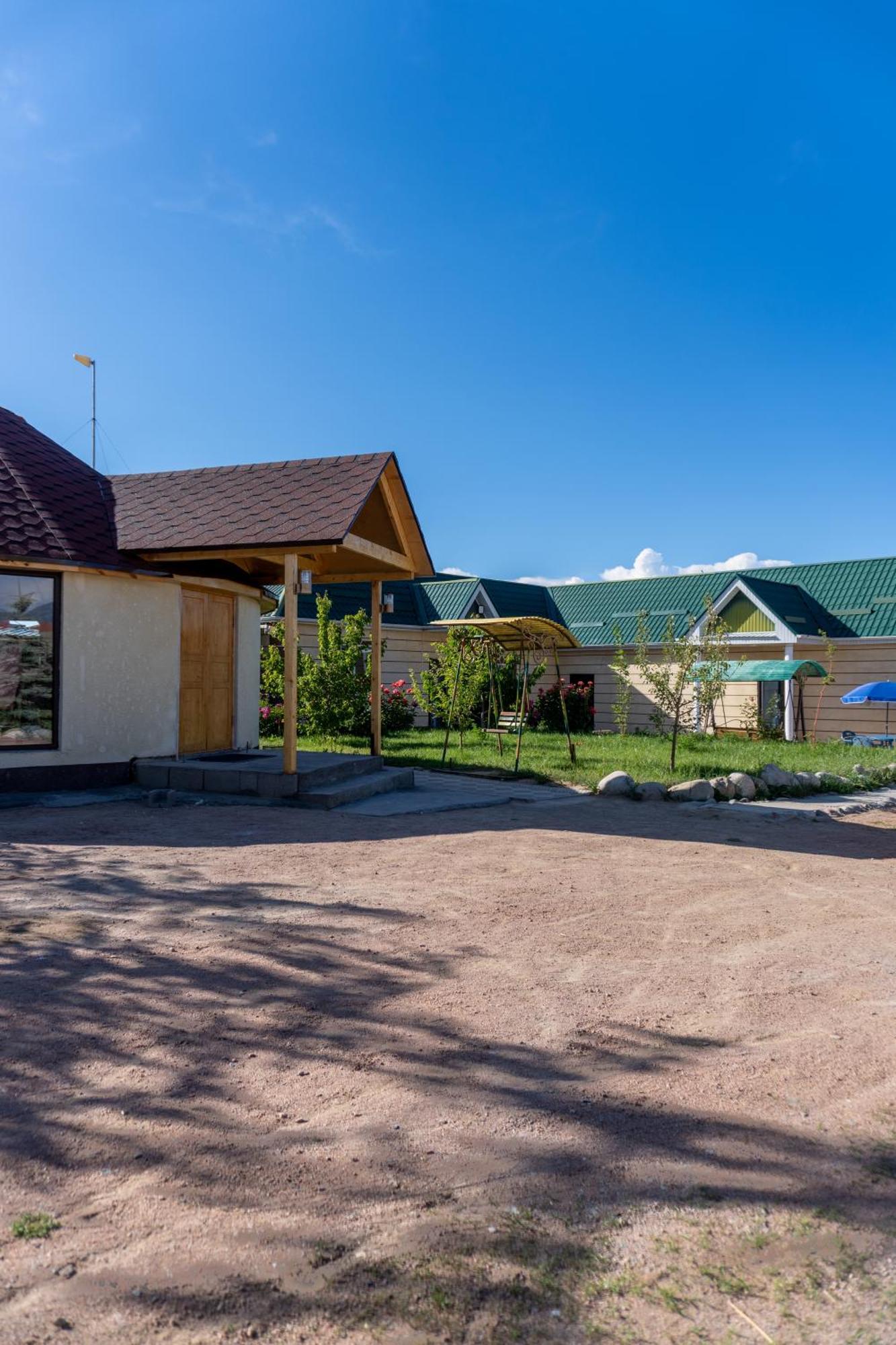 Svetlana Guest House Bokonbayevo Exteriör bild