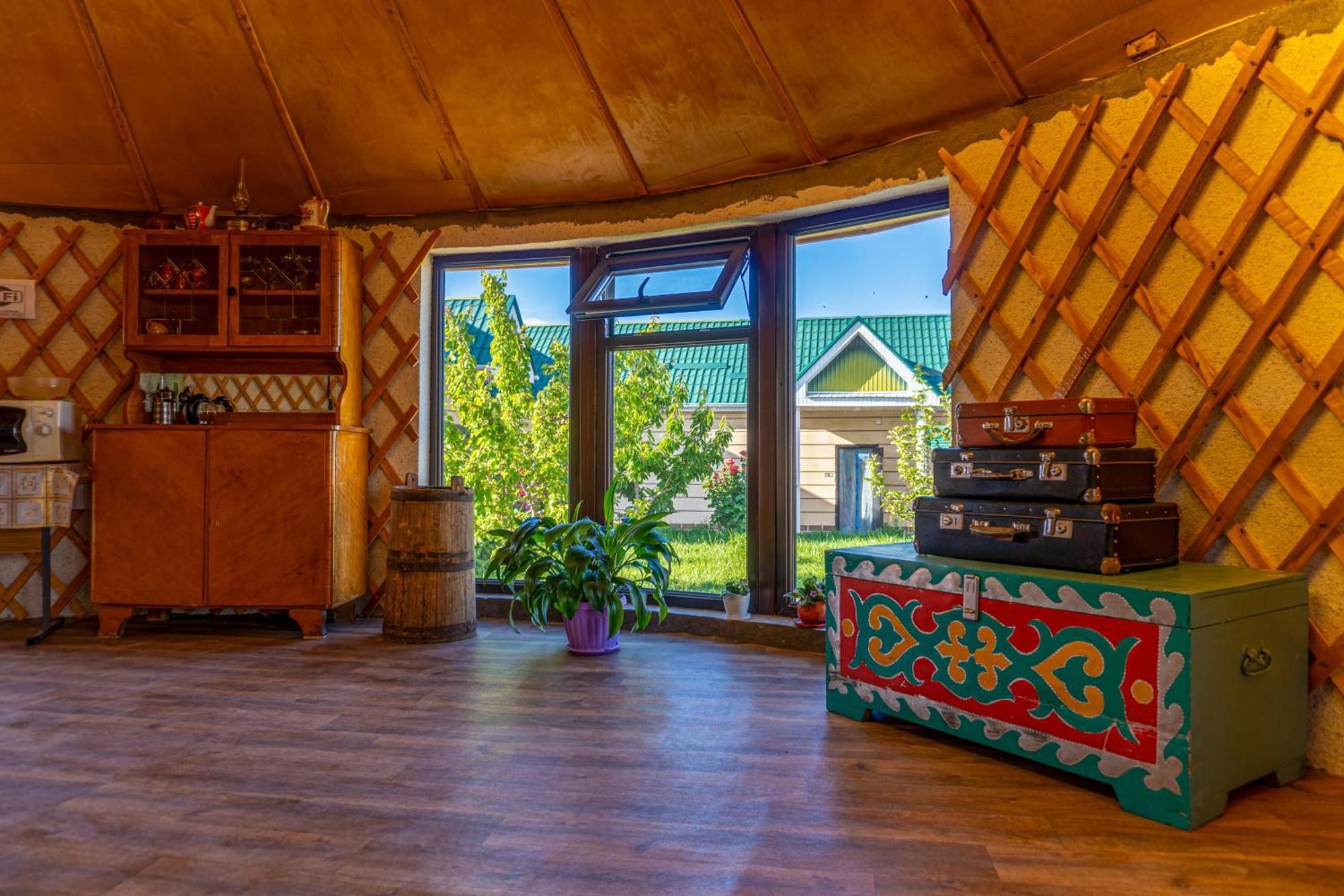 Svetlana Guest House Bokonbayevo Exteriör bild