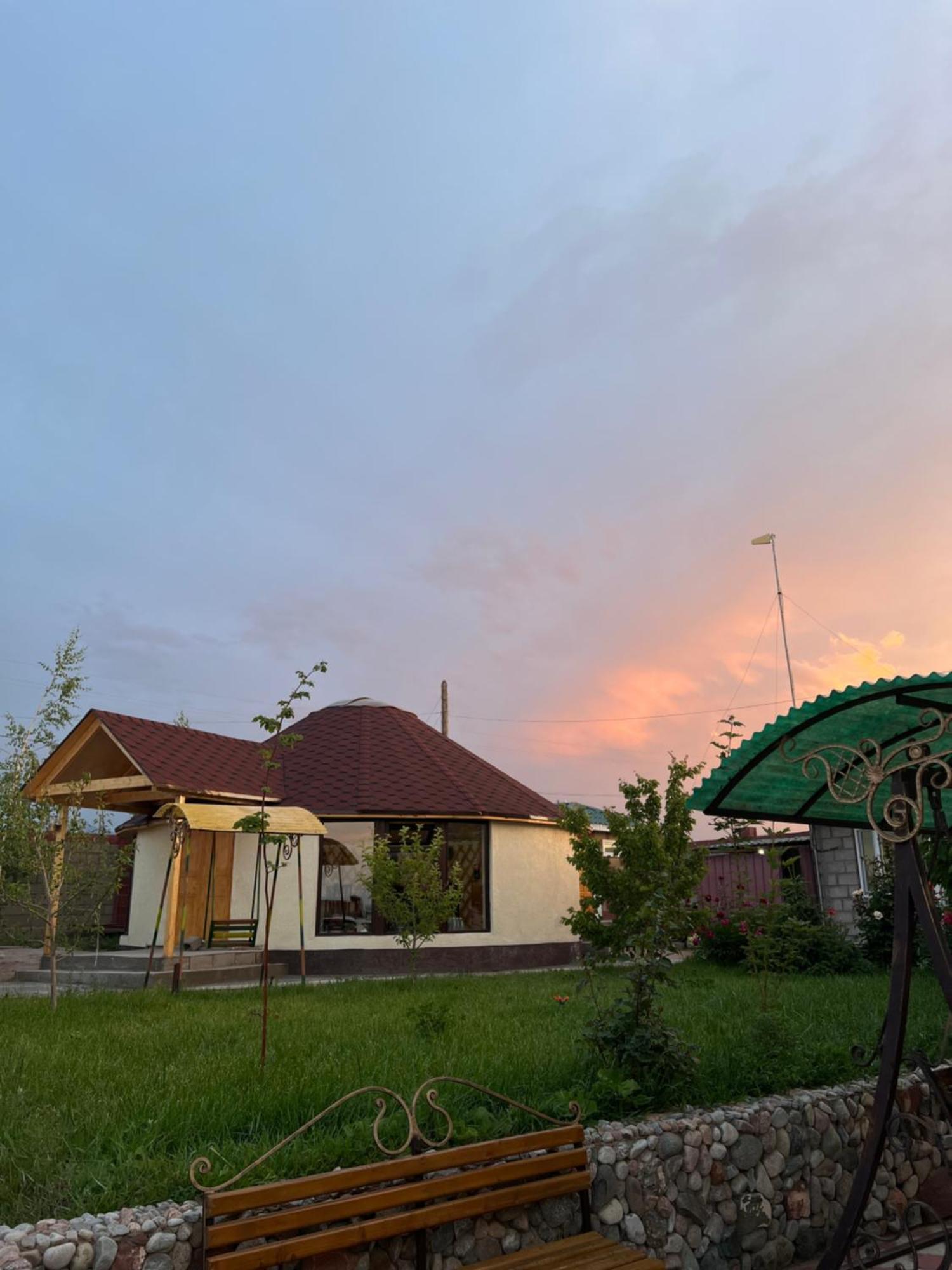 Svetlana Guest House Bokonbayevo Exteriör bild